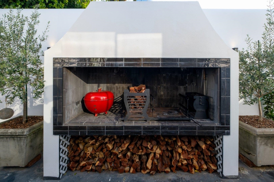 4 Bedroom Property for Sale in Oranjezicht Western Cape